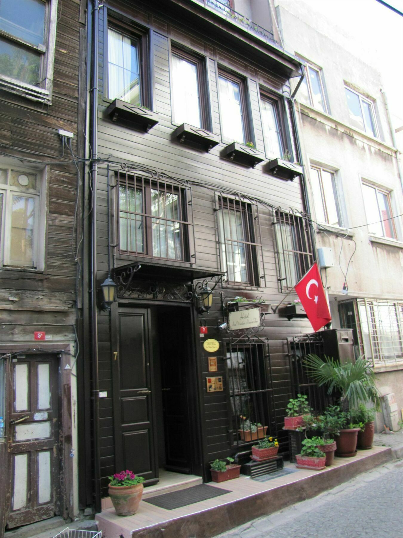 Naz Wooden House Inn Istanboel Buitenkant foto